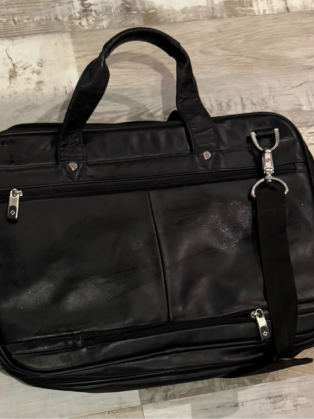 Samsonite. Black Men's Leather Laptop Messenger Bag - Classic Carry